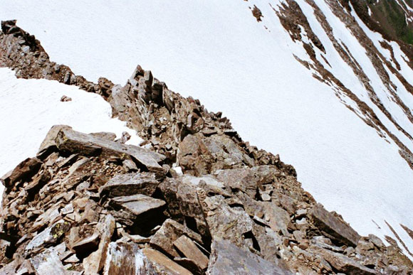 puntonedeifracion - La ripida e affilata cresta sopra il ghiacciaio